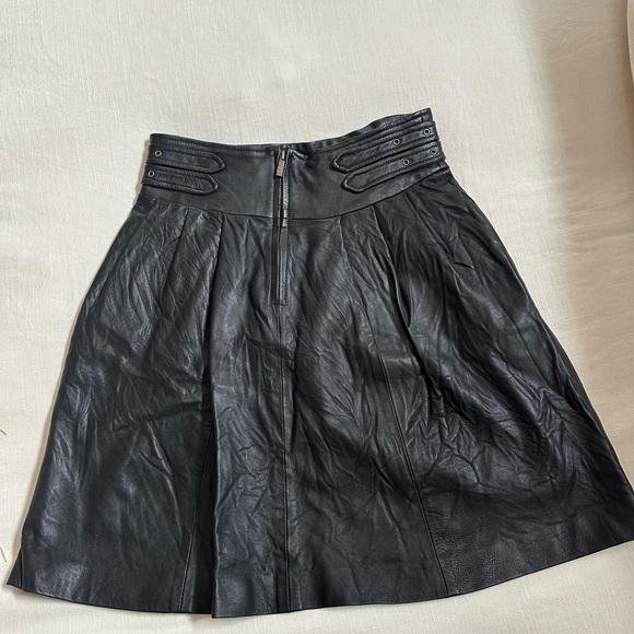 Genuine Leather pleated mini skirt - Picture 4 of 5